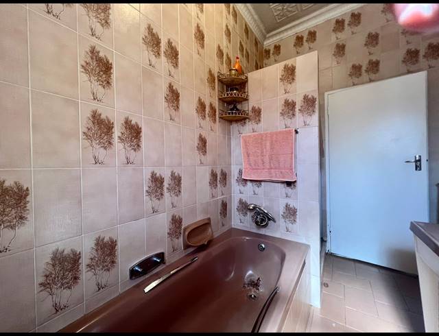 4 BEDROOM SEMI DETACHED FOR SALE IN ROSETTENVILLE